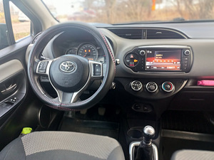 Toyota yaris (4 foto / 11)