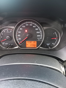 Toyota yaris (8 foto / 11)