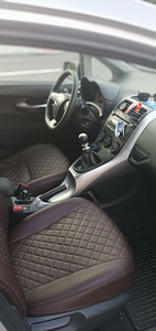 Toyota Auris 1.6 97kw бензин 2011 (9 фото из 14)