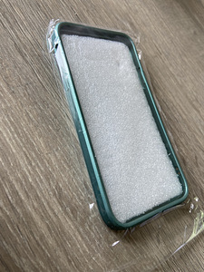 Чехол на iPhone 11 (2 фото из 2)