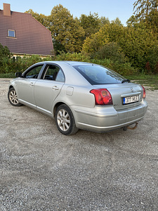 Toyota avensis (1 foto / 5)
