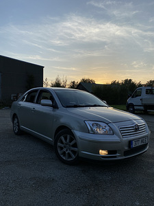 Toyota avensis (3 foto / 5)