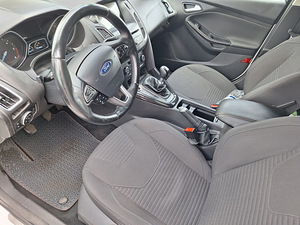 Ford Focus (11 foto / 15)