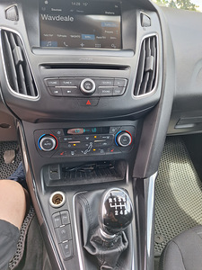 Ford Focus (12 foto / 15)