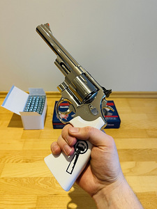 UUS UMAREX SMITH & WESSON 629 6,5 CO2 Revolver (6 foto / 10)