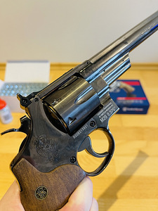 UUS UMAREX SMITH & WESSON M29 8 3/8" 4,5mm CO2 revolver kit (6 foto / 10)