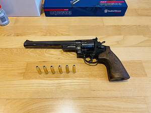 UUS UMAREX SMITH & WESSON M29 8 3/8" 4,5mm CO2 revolver kit (10 foto / 10)