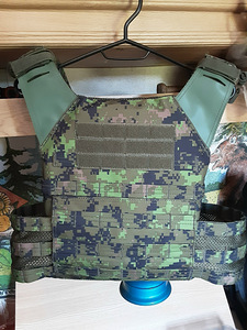 Taktikaline vest (8 foto / 9)