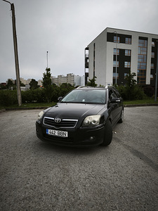 Toyota Avensis (2 фото из 7)