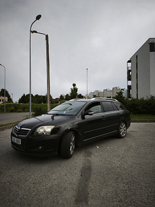 Toyota Avensis (3 фото из 7)