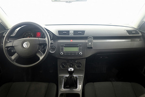 Volkswagen Passat Comfortline 1.6 85kW (5 foto / 7)