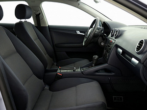 Audi A3 Sportback Comfortline ATM 1.6 75kW (6 foto / 7)