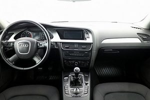 Audi A4 Comfortline 1.8 118kW (5 foto / 7)