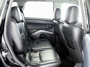 Mitsubishi Outlander Luxury 4x4 2.0 DI-D 103kW (7 foto / 7)