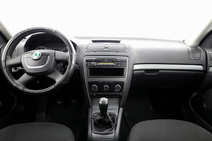 Skoda Octavia Comfortline Facelift 1.6 75kW (5 foto / 7)