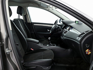 Renault Laguna Comfort 2.0 103kW (6 foto / 7)