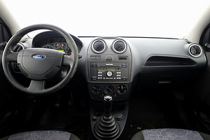 Ford Fiesta Facelift 1.3 51kW (5 foto / 7)