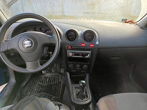 SEAT Ibiza Comfortline Facelift 1.4 55kW (5 foto / 6)