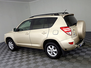 Toyota RAV4 Linea Sol Facelift LPG 2.0 116kW (4 foto / 9)
