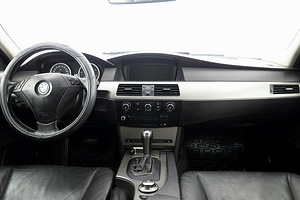BMW 530 Executive ATM 3.0 D 160kW (5 foto / 7)