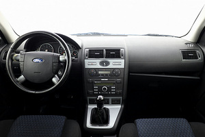 Ford Mondeo Comfort Facelift 1.8 92kW (5 foto / 7)