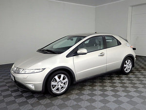 Honda Civic Elegance 1.8 103kW (2 foto / 7)