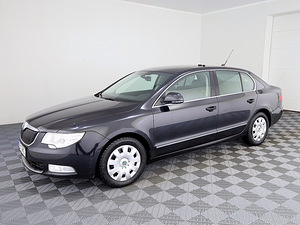 Skoda Superb Highline ATM 2.0 TDI 103kW (2 foto / 8)