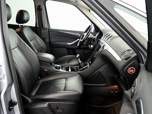 Ford S-MAX Luxury Facelift 2.0 TDCi 100kW (6 foto / 7)
