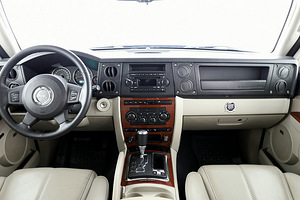 Jeep Commander Limited 3.0 CRD 160kW (5 foto / 8)