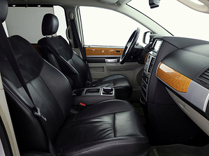 Chrysler Grand Voyager Limited ATM 2.8 CRD 120kW (6 foto / 9)