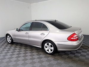 Mercedes-Benz E 320 Avantgarde ATM 3.2 165kW (4 foto / 8)