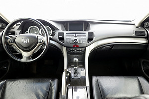 Honda Accord Luxury ATM 2.4 148kW (5 foto / 8)