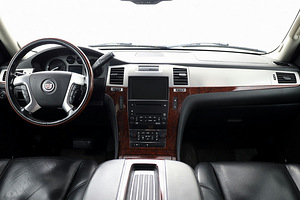 Cadillac Escalade Luxury LPG ATM 6.2 301kW (5 foto / 9)