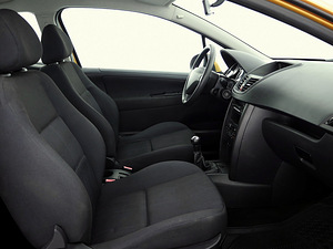 Peugeot 207 Elegance 1.4 54kW (6 foto / 8)