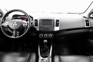 Mitsubishi Outlander Luxury 2.0 DI-D 103kW (5 foto / 7)
