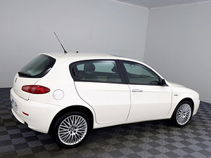Alfa Romeo 147 Exclusive Facelift 1.6 88kW (3 foto / 7)