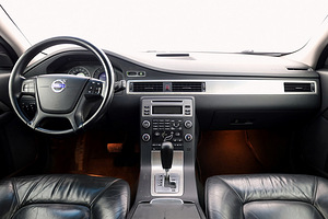 Volvo V70 R-Design ATM 2.4 D5 129kW (5 foto / 7)