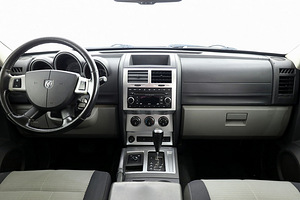 Dodge Nitro Comfort ATM 2.8 CRD 130kW (5 foto / 7)