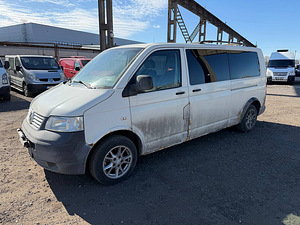 Volkswagen Transporter Comfortline 2.5 TDI 96kW (2 foto / 8)