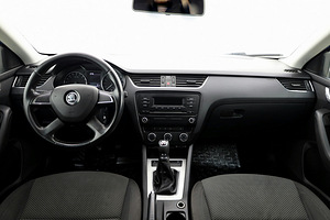 Skoda Octavia Comfortline 4x4 2.0 TDI 110kW (5 foto / 7)