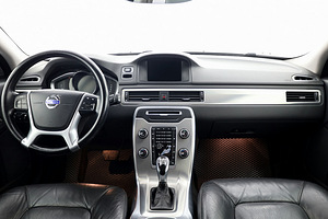 Volvo V70 Summum Facelift ATM 2.0 D5 133kW (5 foto / 7)