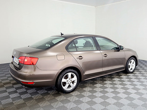 Volkswagen Jetta Comfortline 1.2 77kW (3 foto / 7)