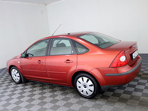 Ford Focus Ghia ATM 2.0 107kW (4 foto / 8)