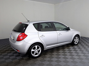 Kia Ceed Elegance ATM 1.6 90kW (3 foto / 7)