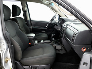 Jeep Grand Cherokee Laredo ATM 2.7 CRD 120kW (6 foto / 8)