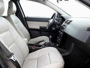 Volvo S40 Summum 2.4 103kW (6 foto / 7)