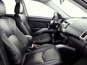 Peugeot 4007 Luxury 2.2 HDi 115kW (6 foto / 9)