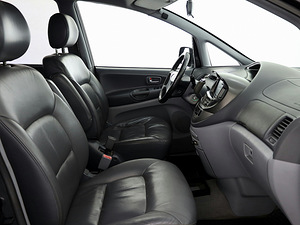 Toyota Previa Luxury ATM 2.4 115kW (6 foto / 8)