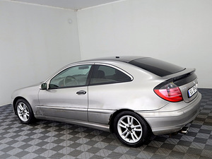 Mercedes-Benz C 180 Luxury ATM 1.8 105kW (4 foto / 7)
