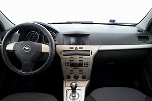 Opel Astra Elegance Facelift ATM 1.6 85kW (5 foto / 8)